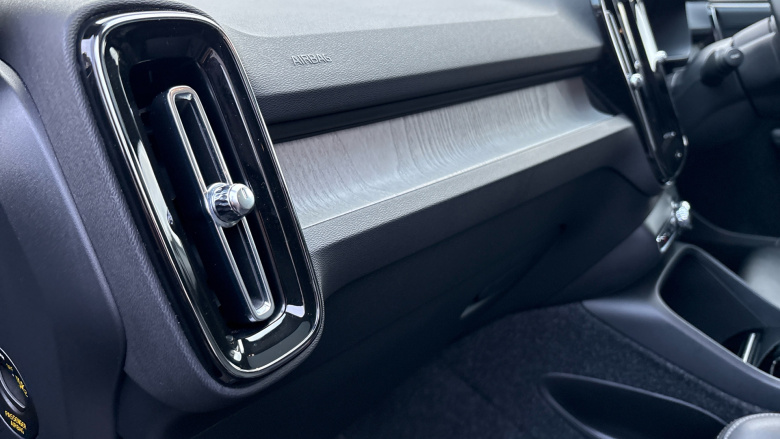 Volvo Xc40 2.0 B4P Inscription Pro 5dr Auto Petrol Estate